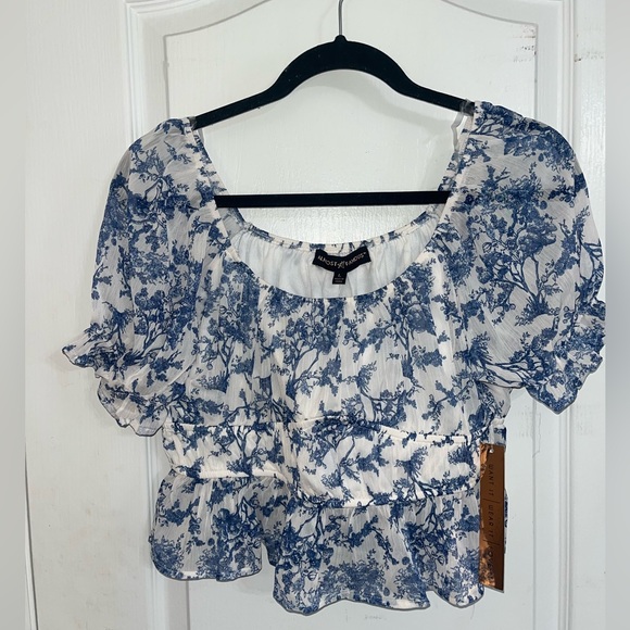 Forever21 Cropped Short Sleeve Top Blue and White NWT - L - Picture 1 of 3